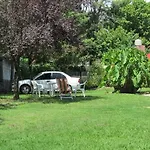 Casa Con Pileta Y Jardin A Tres Cuadras Del Lago