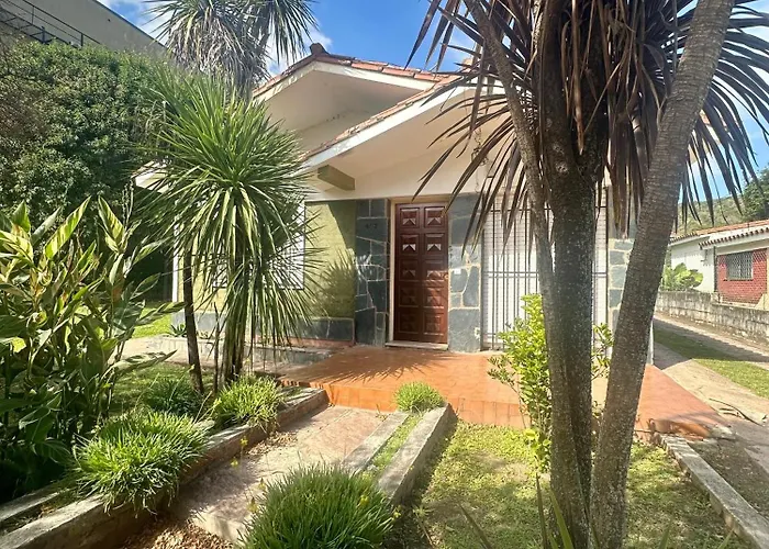Casa Con Pileta Y Jardin A Tres Cuadras Del Lago